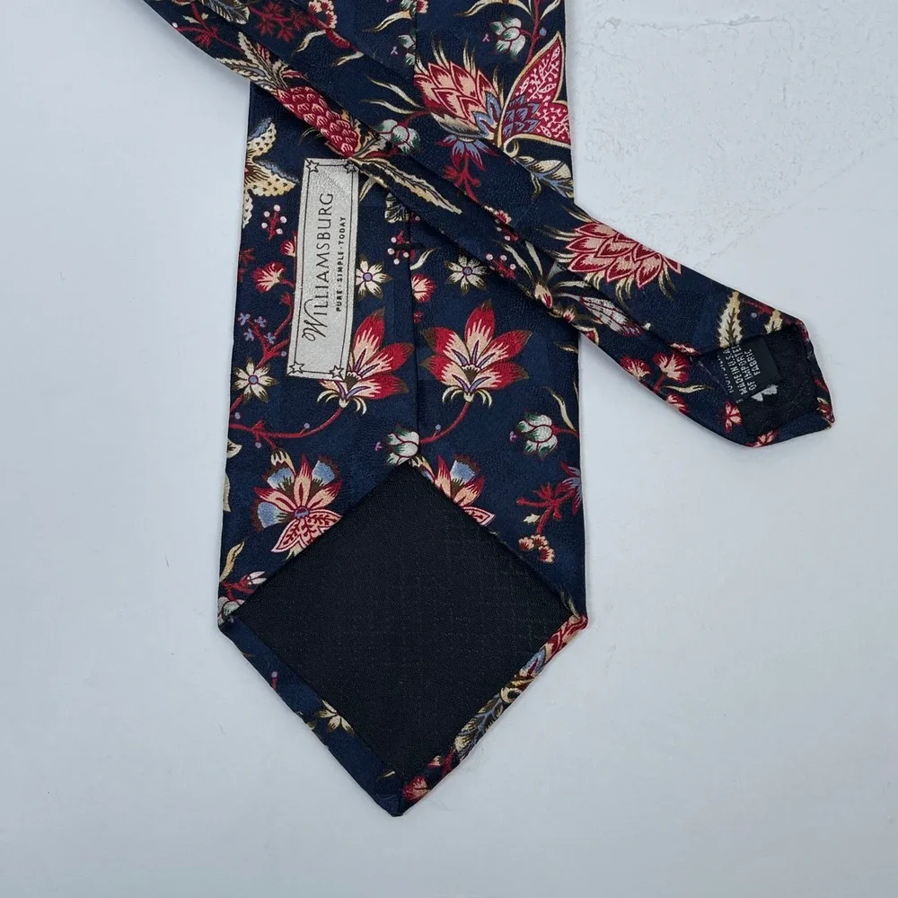 Williamsburg Silk Tie Necktie Men Navy Blue Floral Pineapple Traditional Coastal